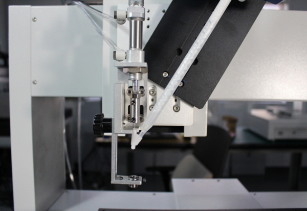 自动点胶机的运行速度是多少？