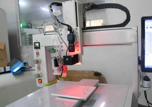 如何防止用点胶机点胶时出现气泡